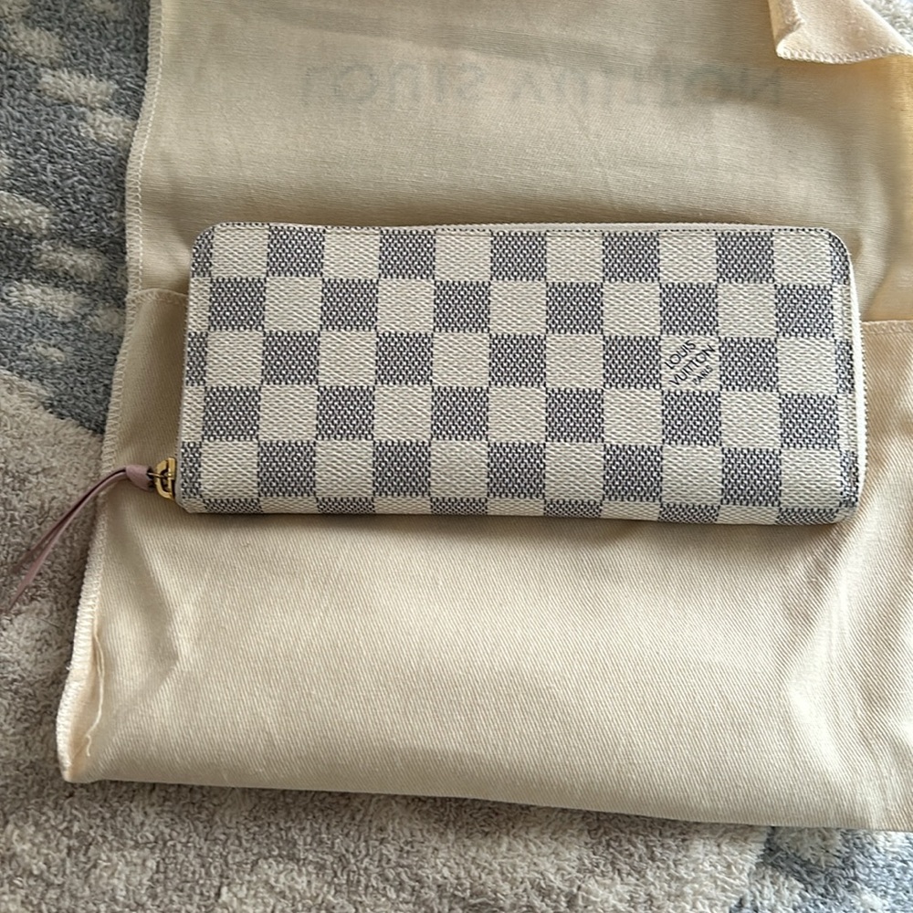 Louis Vuitton Damier Azur zip wallet! 100% Authentic